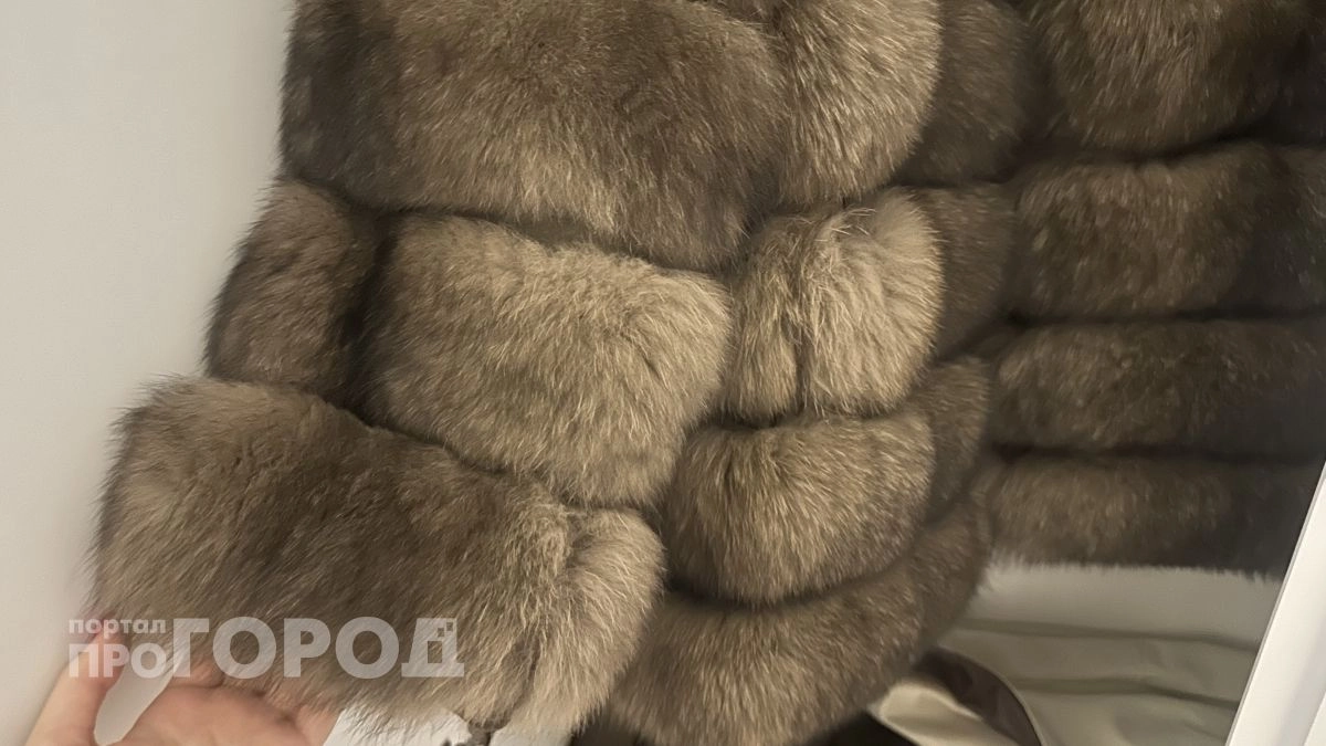 Старую мутоновую шубу на свалку не понесу: разрезаю мех на детали и превращаю в дорогой на вид декор для дома