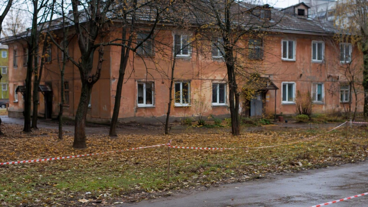 Еще один двухэтажный дом в Караваихе снесут ради градостроительного развития