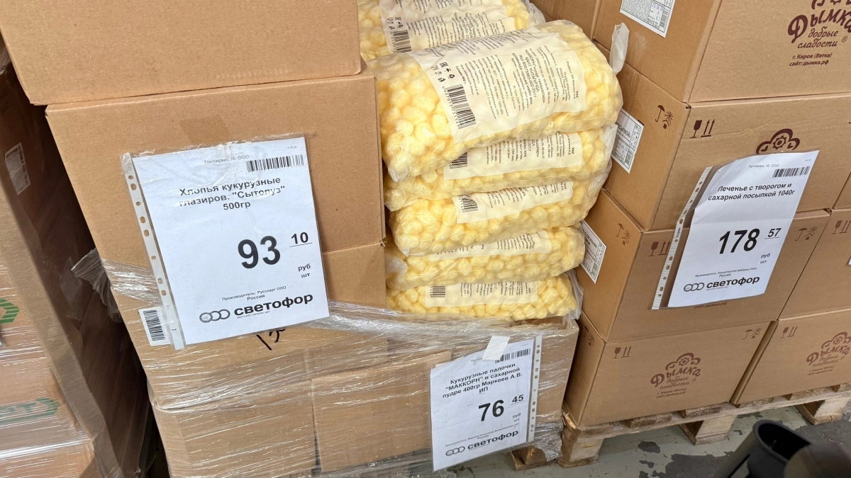 Кукурузными палочками в "Светофоре" закупаюсь впрок: вот как превращаю дешевый продукт в помощников дома и дачи