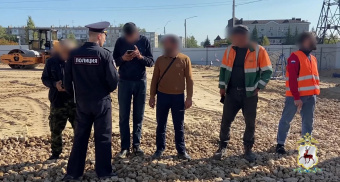 Полицейские в Дзержинске забрали в отделение 80 подозрительных строителей