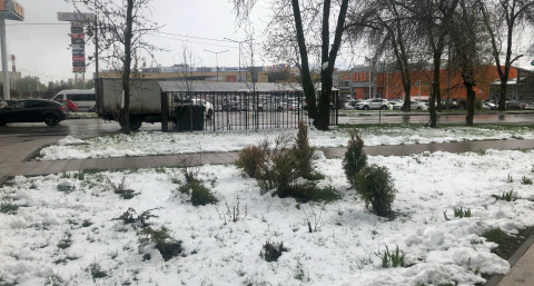 "Снег посреди майских каникул": Вильфанд обновил прогноз - не спешите убирать зимние куртки в шкаф