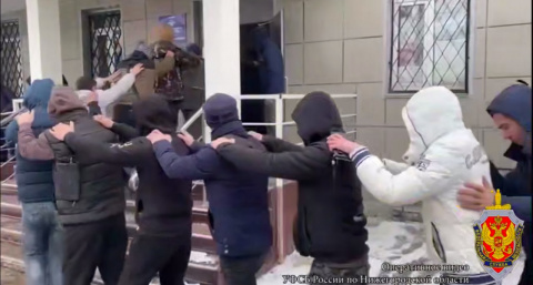 ФСБ поймала участников ОПГ, которые ввезли в Нижегородскую область 2000 мигрантов 