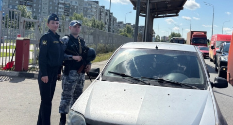 Забывчивого водителя из Нижегородской области отправили домой пешком: его иномарку арестовали прямо на посту ДПС