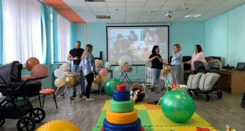Молодые семьи в Нижегородской области теперь смогут бесплатно получать коляски и кроватки для малышей