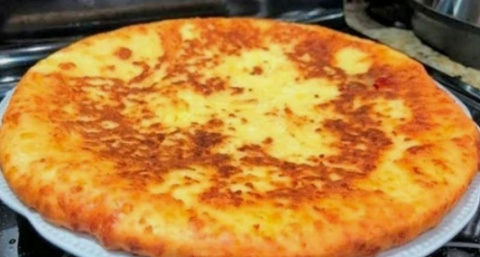 Вкусный творожный пирог за 15 минут на сковороде: готовлю уже три дня подряд, и семья просит еще