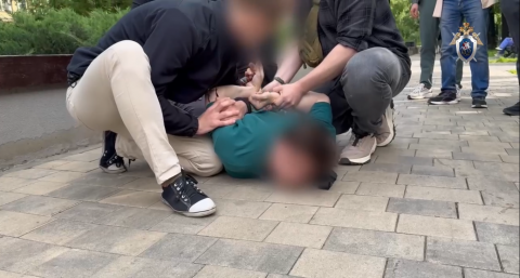 В Нижнем Новгороде сотрудника СИЗО поймали на взятке за передачу телефонов и табака осужденной