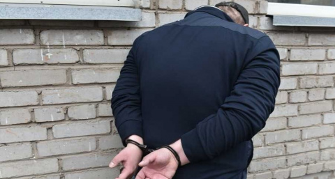 Житель Краснобаковского района отобрал у пенсионера 50 000 рублей, угрожая заточкой