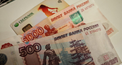 Ошибка многих: названа сумма, которую опасно хранить на банковской карте
