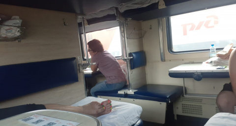 Как не остаться без нижней полки в поезде: мамочки придумали хитрый способ заставить пассажира уступить - не ведитесь
