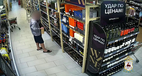 Именинник из Дзержинска устроил себе праздник с элитным коньяком, который решил украсть из магазина 