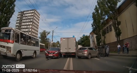 Три человека пострадали в утреннем ДТП на Сормовском шоссе