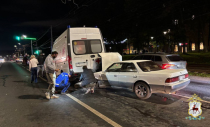 Семь машин устроили "паравозик" в центре Нижнего Новгорода: в ДТП попала и скорая помощь 