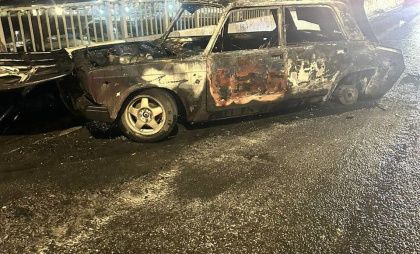 Две легковушки устроили пожар на мосту в Нижнем Новгороде