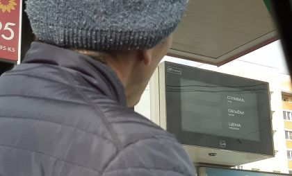 92 бензин и 95 - какой из них лучший: опытный автоэксперт объяснил все на пальцах