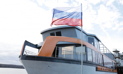 Первое речное электрическое колесное судно спустили на воду в Чкаловске 