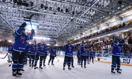 Канадская семья восхитилась атмосферой матча ХК "Торпедо" в Нижнем Новгороде