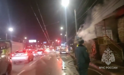 Автосервис загорелся накануне в Московском районе