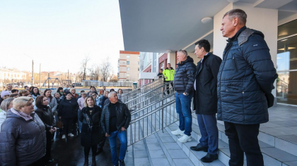 Новая школа имени Молева в Дзержинске готовится к открытию: родители увидели её первыми