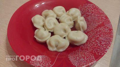 Вареники и пельмени больше не рвутся: всего одна ложка в тесто решает проблему раз и навсегда