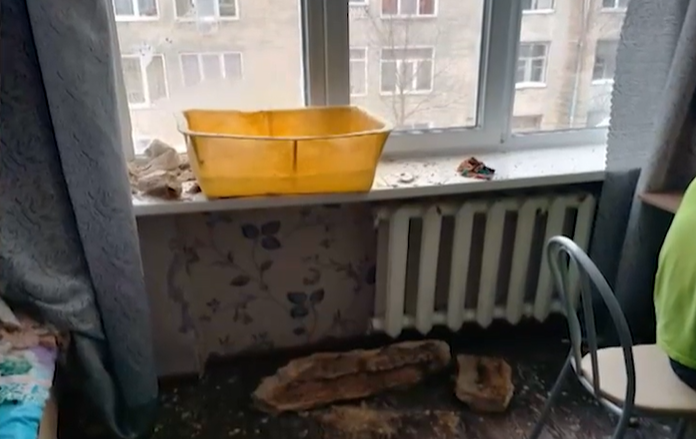 Разрушение потолка в квартире при чистке снега в Нижнем Новгороде показали на НТВ 