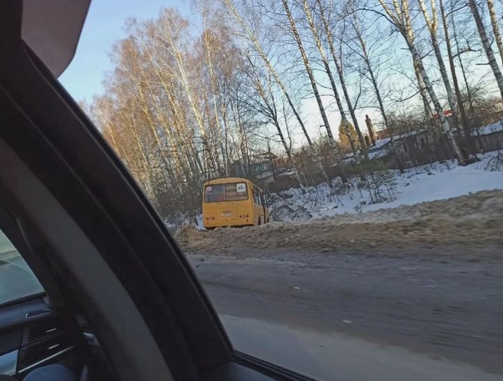 Автобус с детьми съехал в кювет на нижегородской трассе