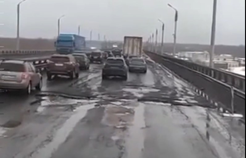 Стригинский мост в Нижнем Новгороде "тает" вместе со снегом 