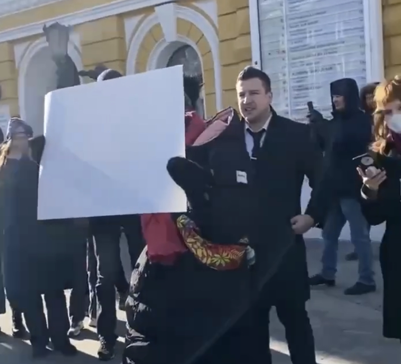 В Нижнем Новгороде задержали очередную пикетчицу 