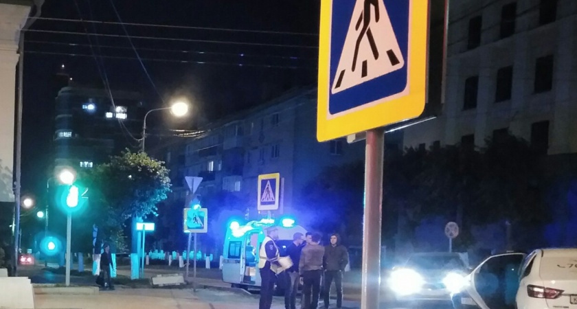 В Нижегородской области автомобиль сбил пешехода, перебегавшего зебру на красный сигнал
