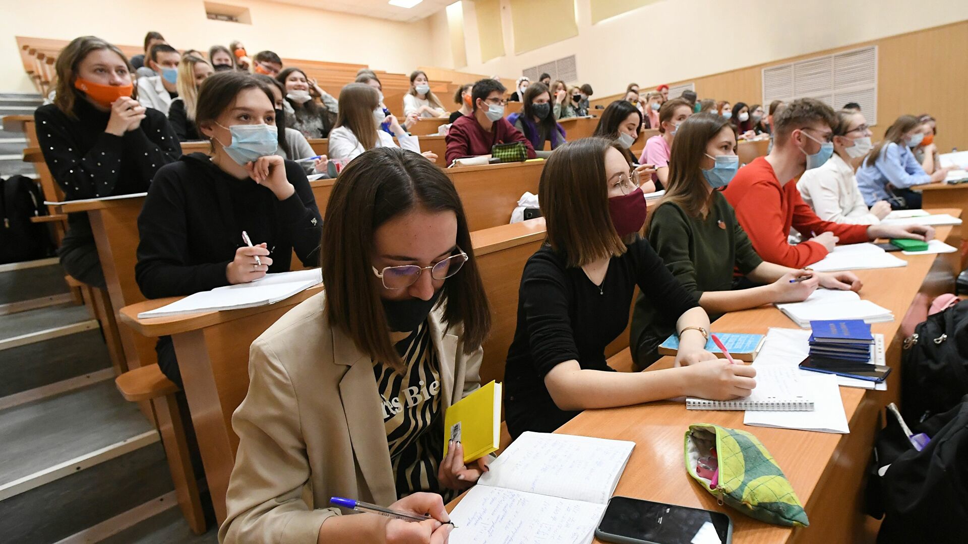 Бунт продолжается: непривитых педагогов нижегородских вузов переводят на дистанционку