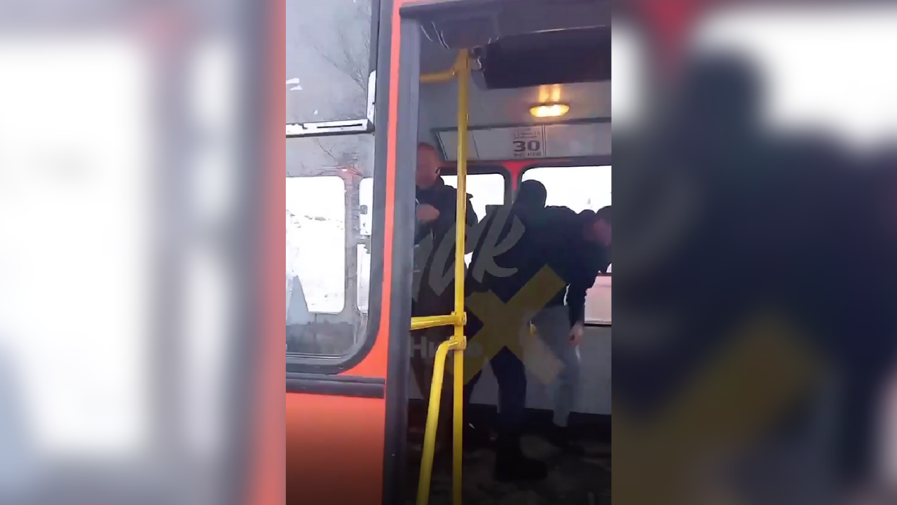 Пассажир отказался надеть маску и подрался с кондуктором в Нижнем Новгороде