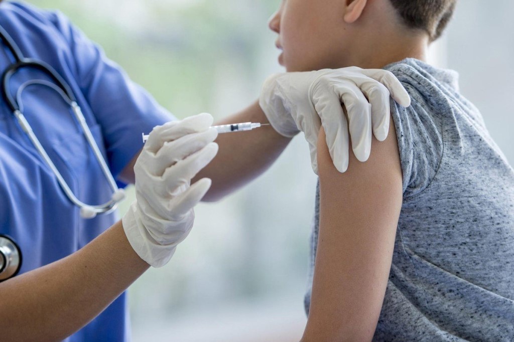 Вакцину от Covid-19 для детей зарегистрируют в России 24 ноября