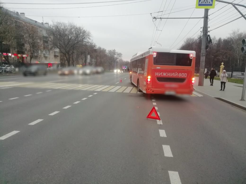 Пятиклассника на самокате сбил водитель автобуса у остановки парк "Швейцария"