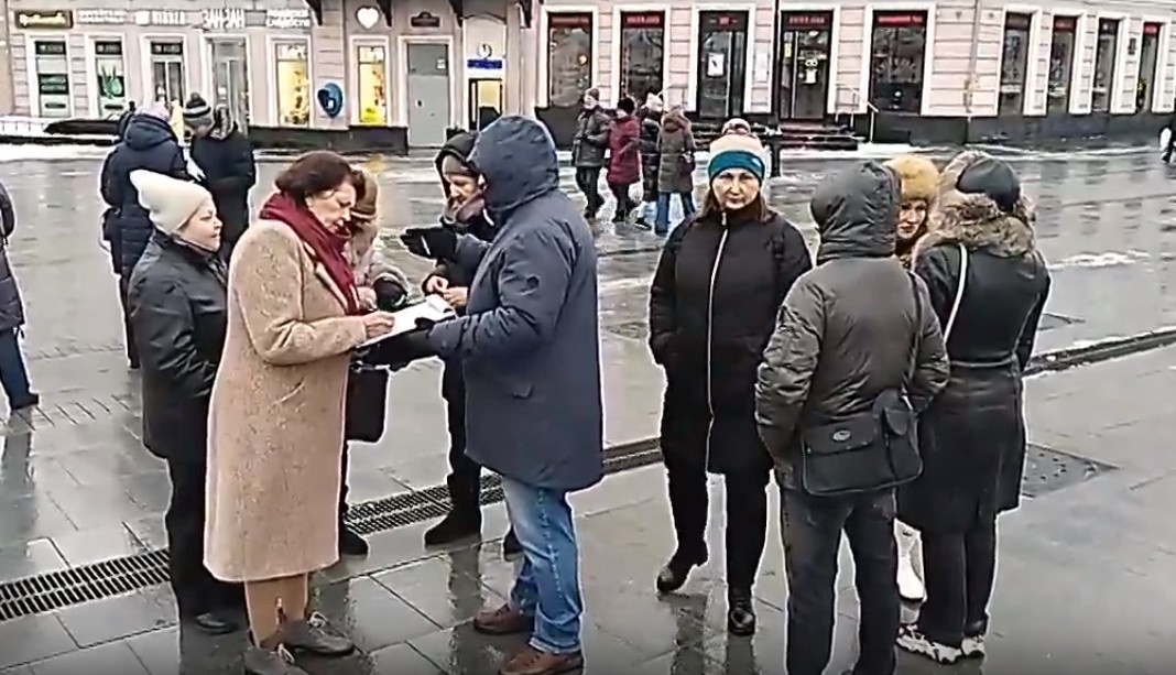Около 3 тысяч подписей против QR-кодов собрали нижегородские активисты за выходные 