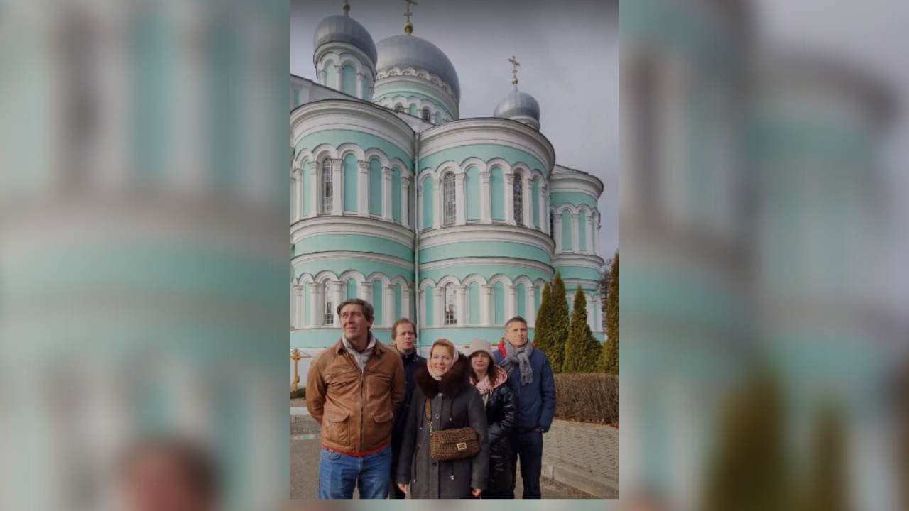 Актёры из сериалов «Каменская» и «Интерны» посетили Дивеевский монастырь