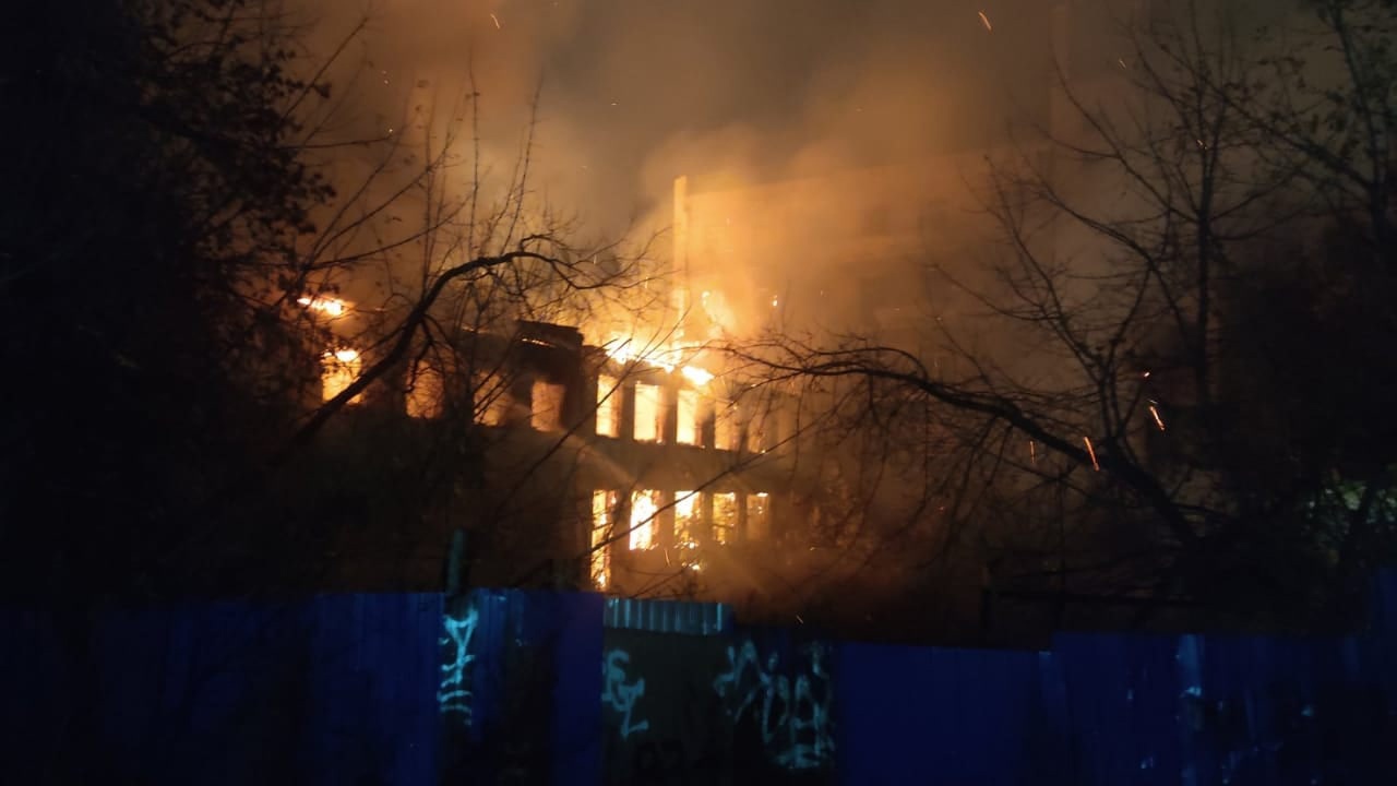 Дом чекистов хотели отреставрировать: что известно о втором поджоге исторических зданий 