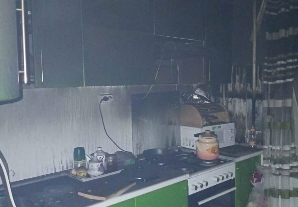 Жилой дом горит в центре Сормова в Нижнем Новгороде 