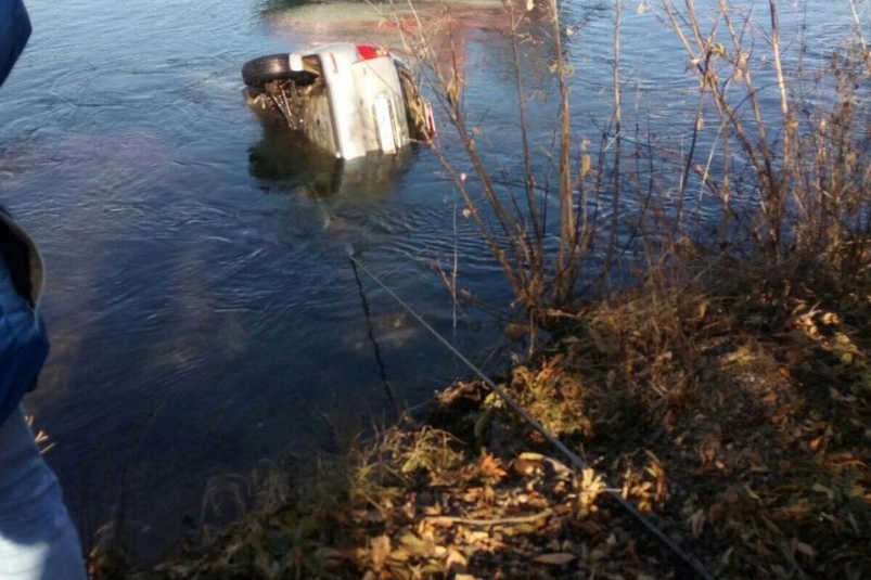 В Нижегородской области водитель упал в реку и погиб 