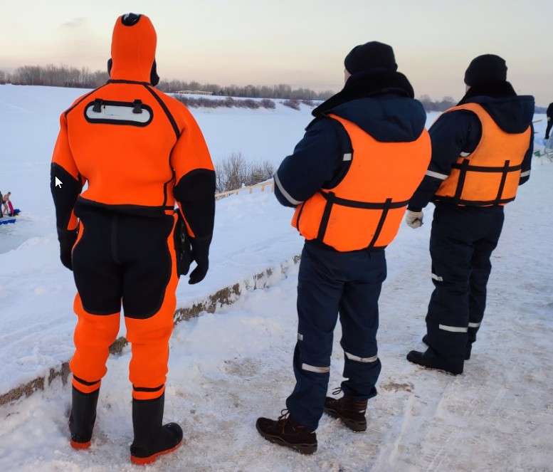 Пора сматывать удочки: рыбаков унесло на льдине в Нижегородской области 
