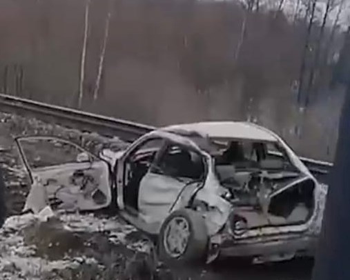 Водитель Hyundai умер после столкновения с электричкой в Балахнинском районе
