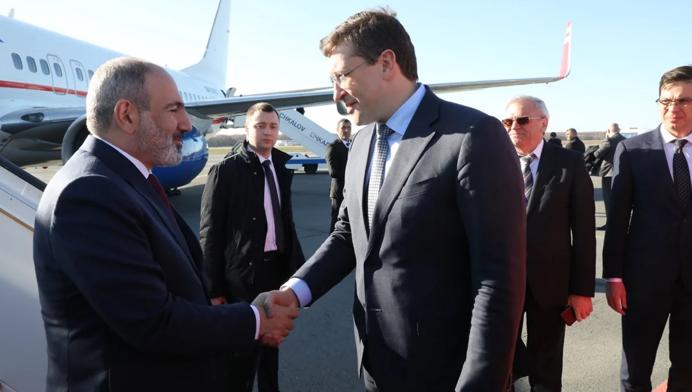 Никитин пригласил в гости премьер-министра Армении и встретил его в аэропорту