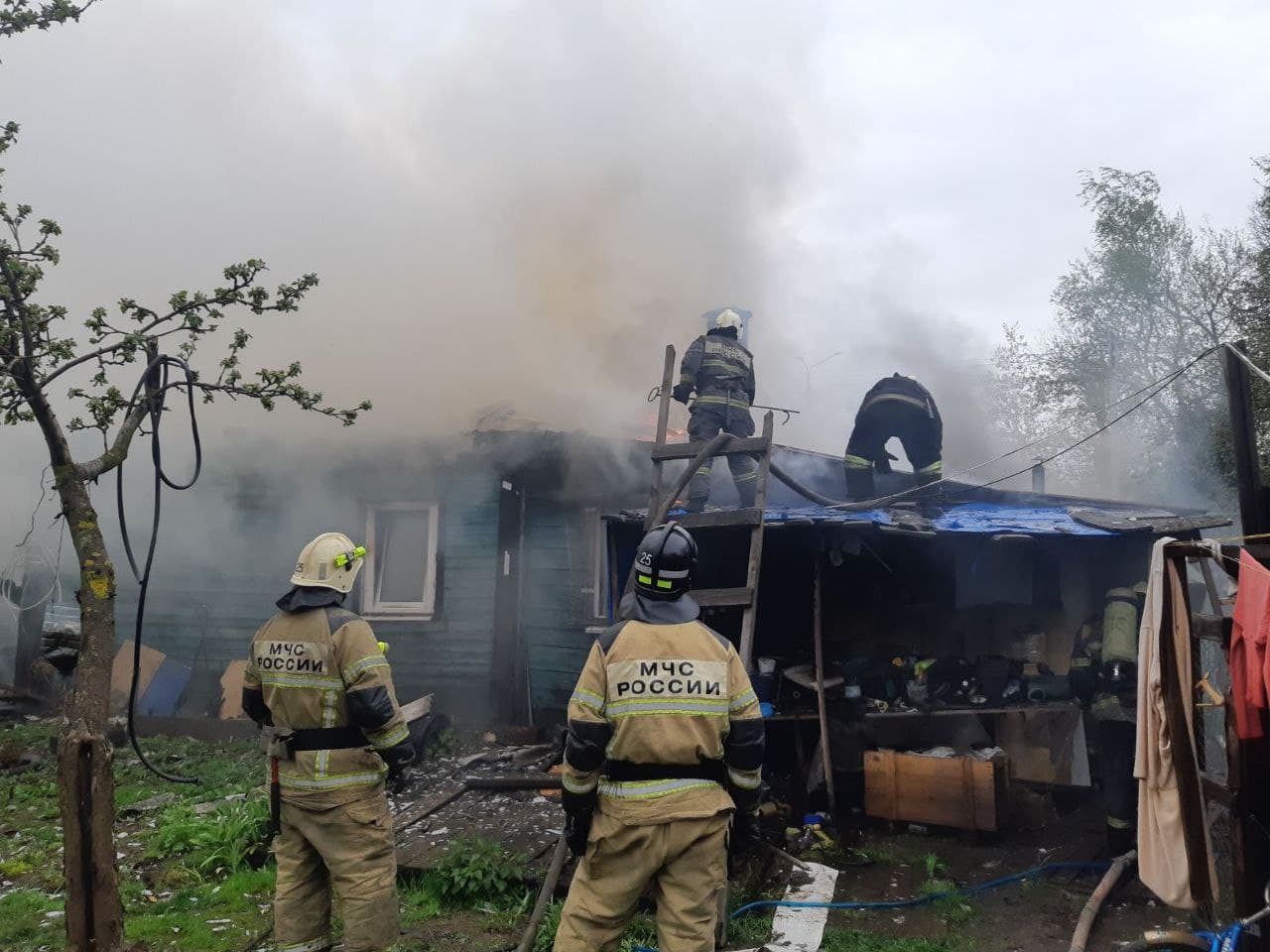 Утренний пожар в пятницу 13 спалил два дома и унес жизнь