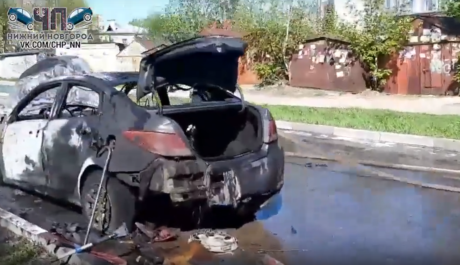 Утром в Канавинском районе сгорела дотла иномарка (видео)
