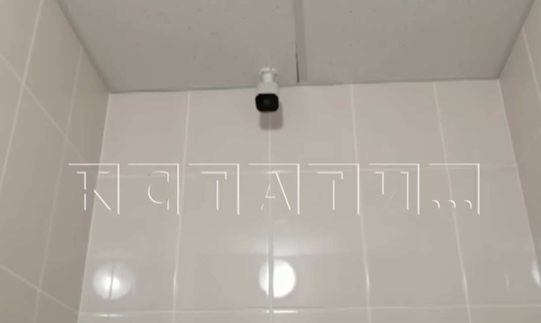В туалетных кабинках ТЦ установили видеонаблюдение  