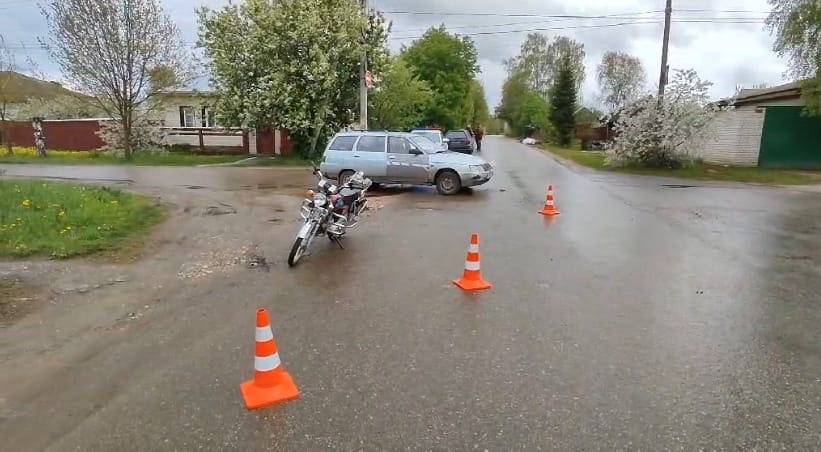 Пенсионерка на мотоцикле повредила чужую машину в Богородске  
