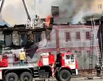Основной версией пожара в Доме Чардымова является поджог