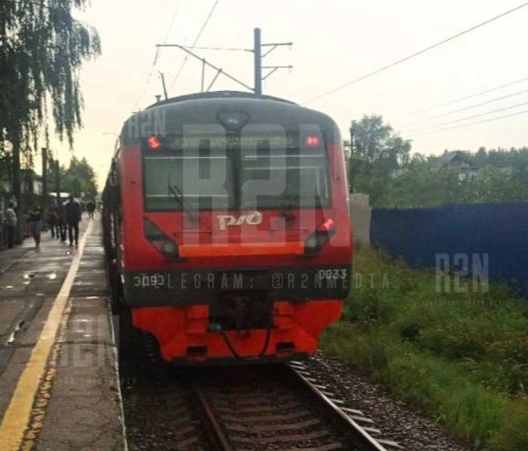 В Нижнем Новгороде из-за грозы сломались железнодорожные переезды и встала электричка