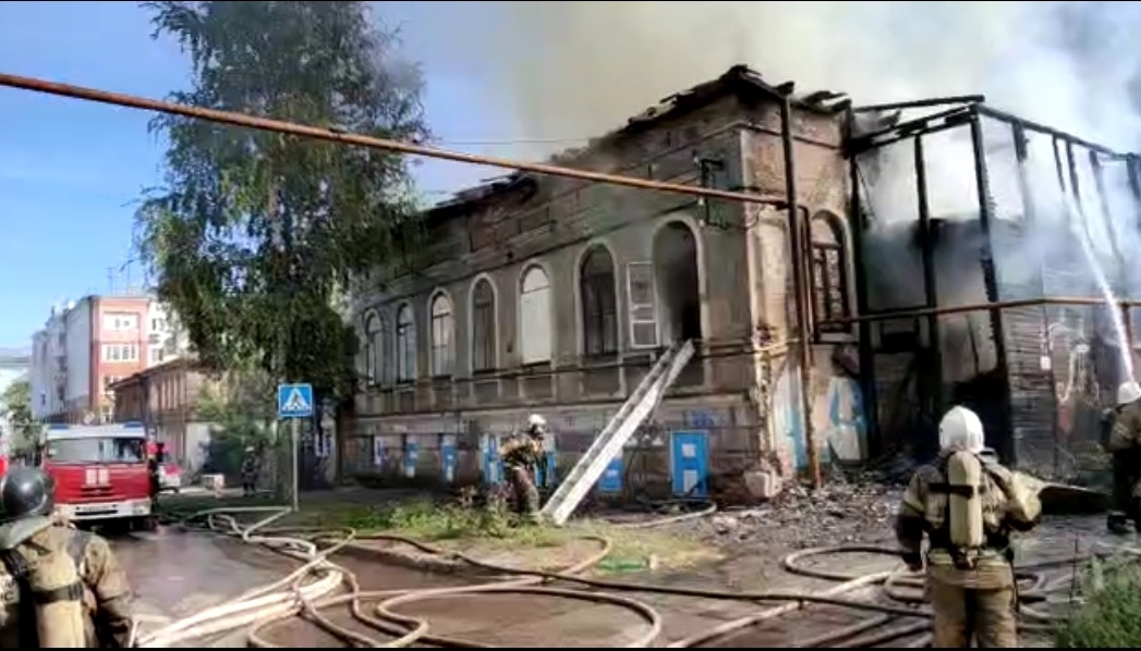 Два дома сгорели в историческом центре Нижнего Новгорода