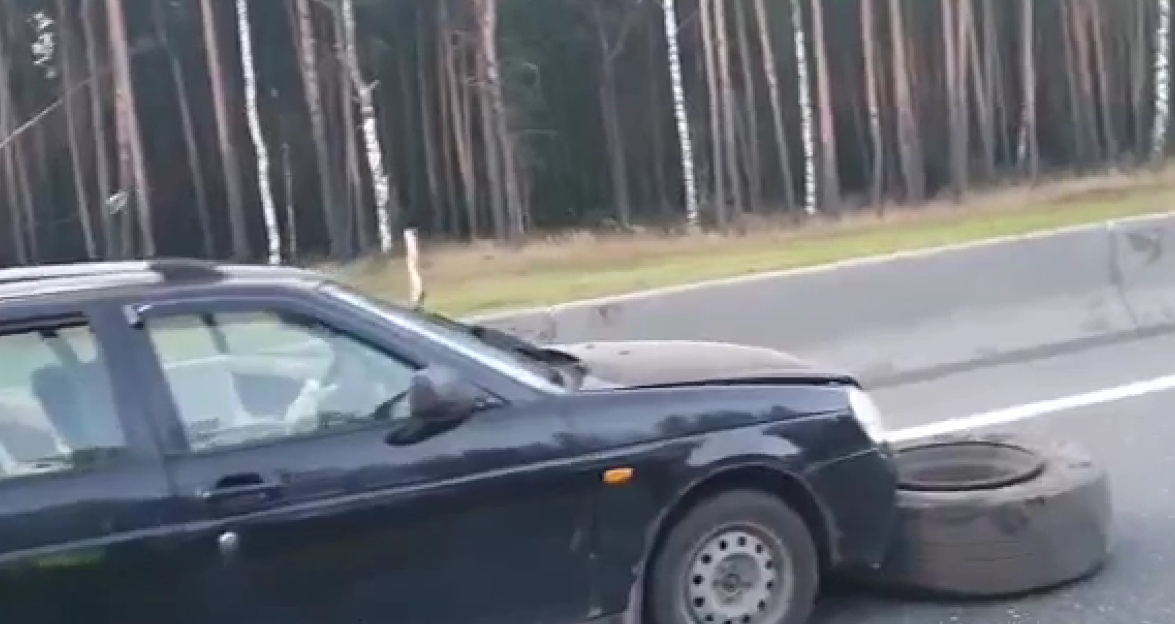 Вылетевшее из машины колесо спровоцировало аварию на Нижегородской трассе