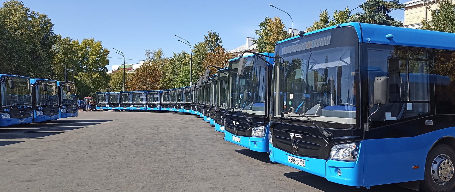 “Группа ГАЗ” передала Московской области более сотни автобусов нового поколения