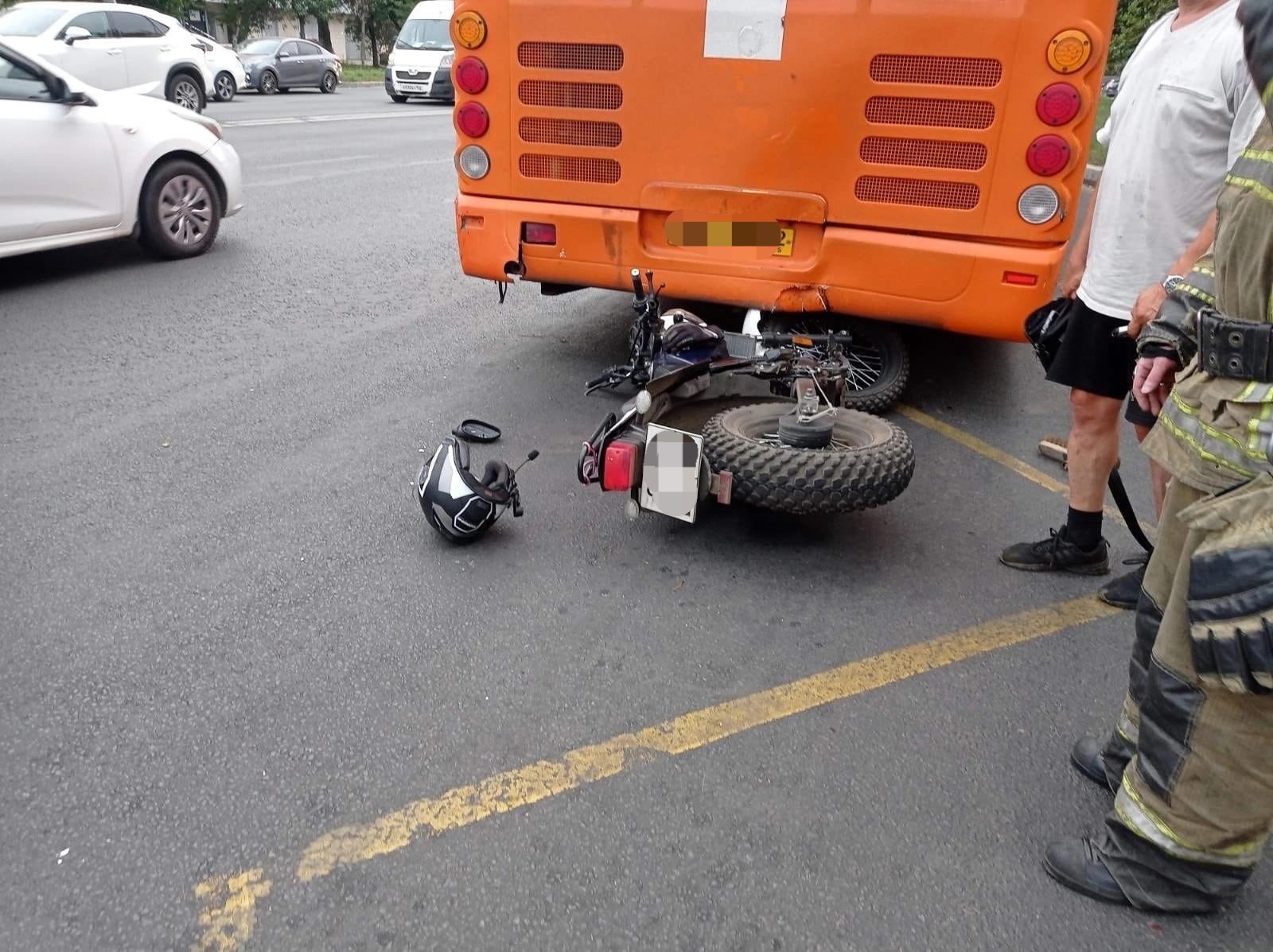 На Московском шоссе произошла авария с автобусом и мотоциклом